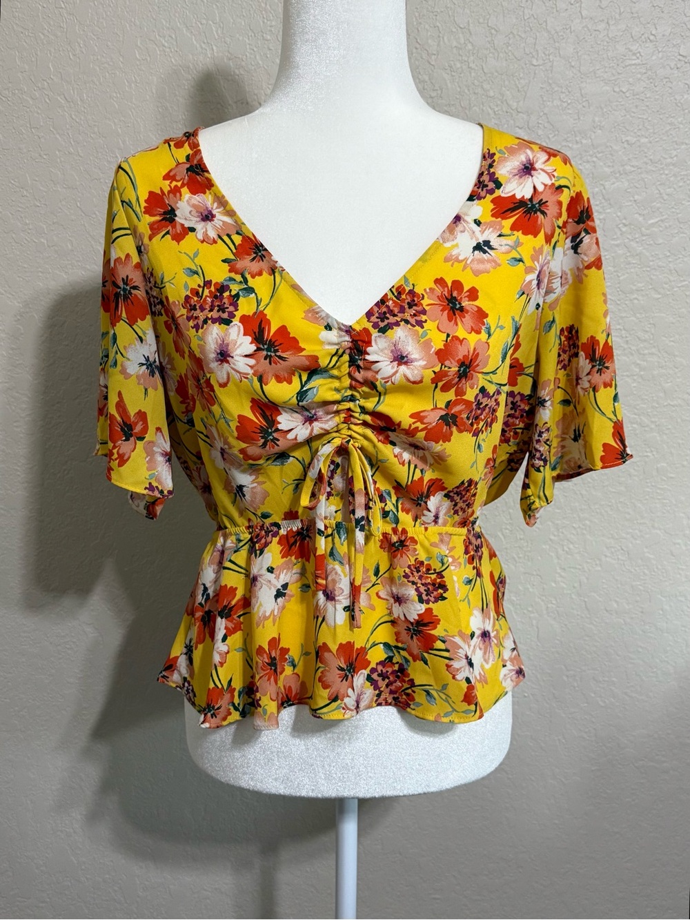 Socialite Yellow Floral V-Neck Tie-Front Peplum Blouse